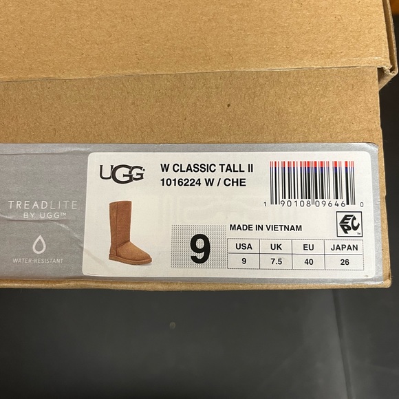 Ugg W classic tall ii boot, size nine. Brand new in the box, never worn - Picture 5 of 6